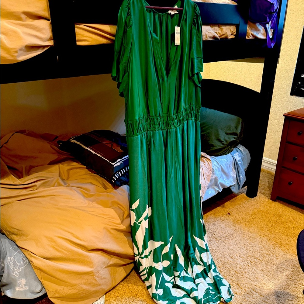 Elegant Green and White Maxi Dress